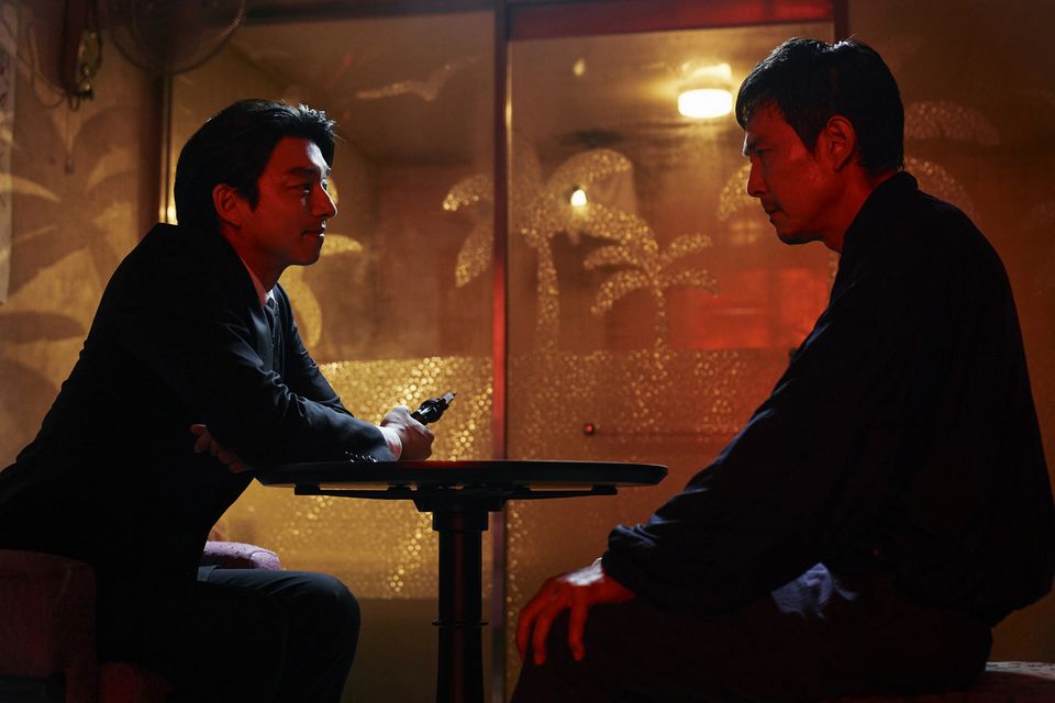 Gi-hun meets with games recruiter Gong Yoo. Photo: Netflix