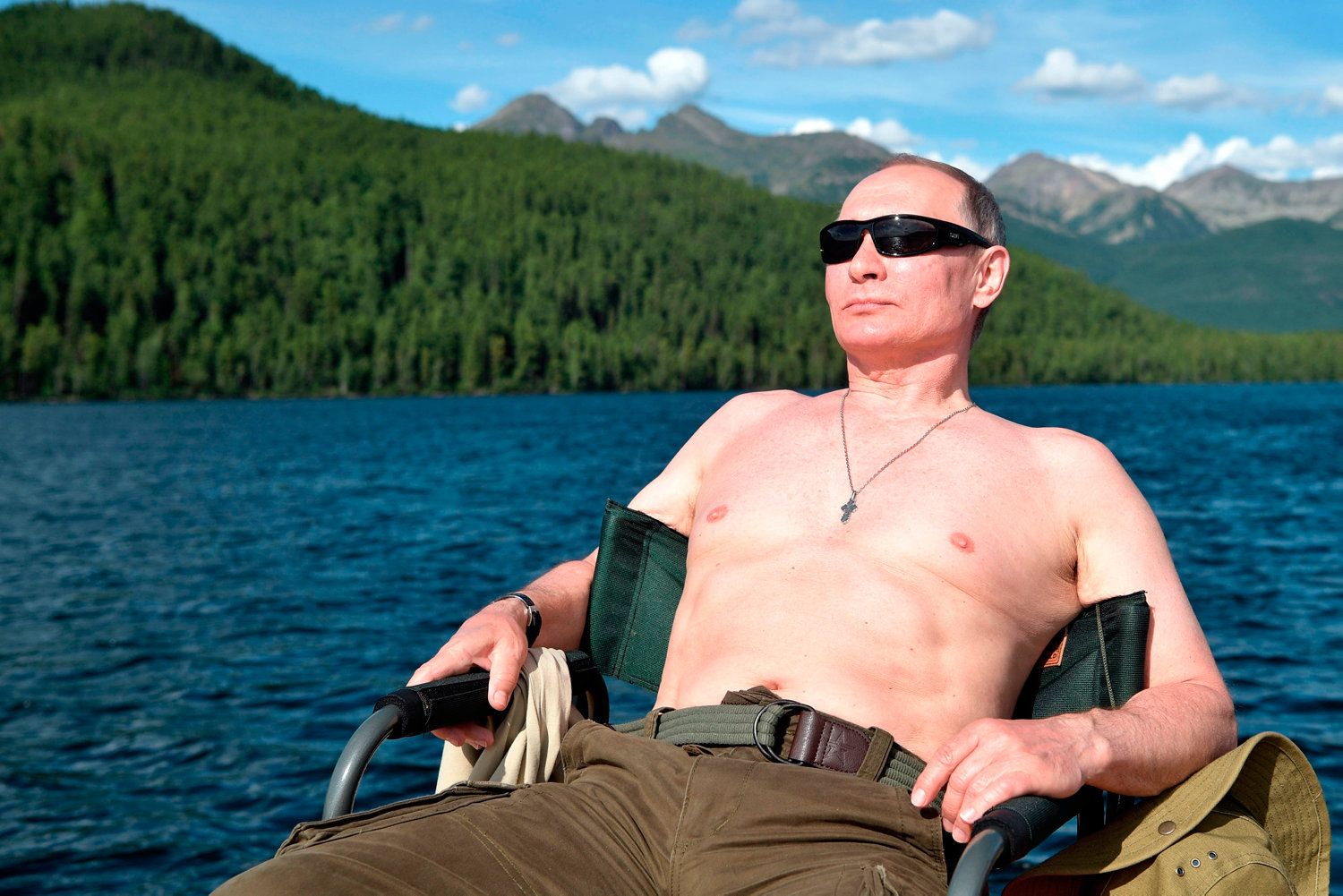Bare-chested Vladimir Putin pictured spearfishing during break in Siberian  mountains