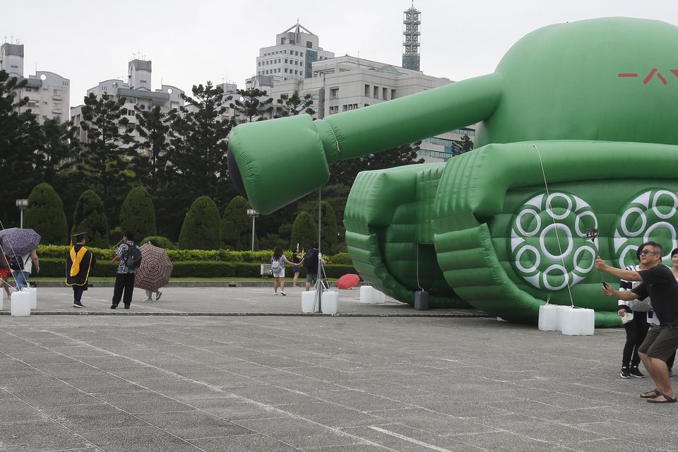 Inflatable ‘tank man’ in Taiwan marks Tiananmen protests | Irish ...