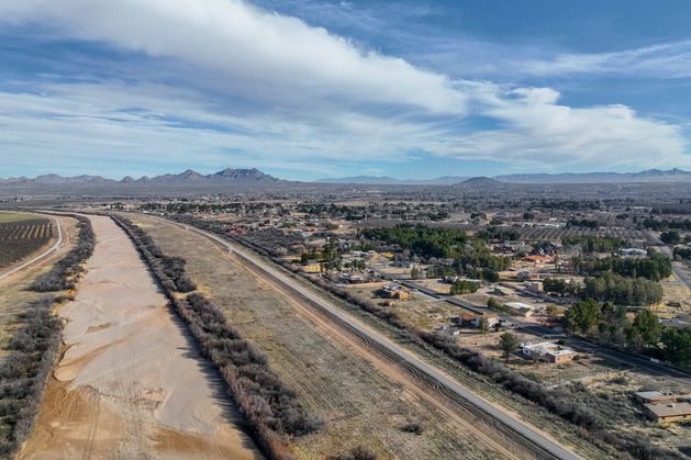 Border‑wall land grab pits Trump against Catholic Church in New Mexico town