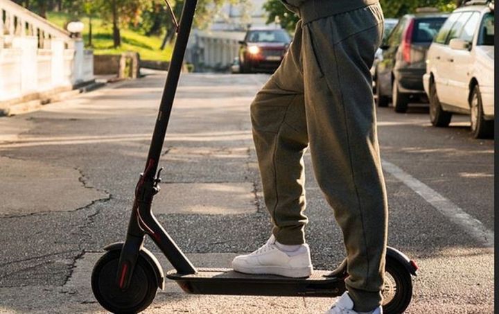 Ban on e-scooters on public transport to come into effect tomorrow