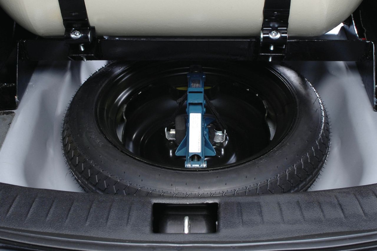 Space-Saver Spare Wheel/Tire + CO2 Inflator