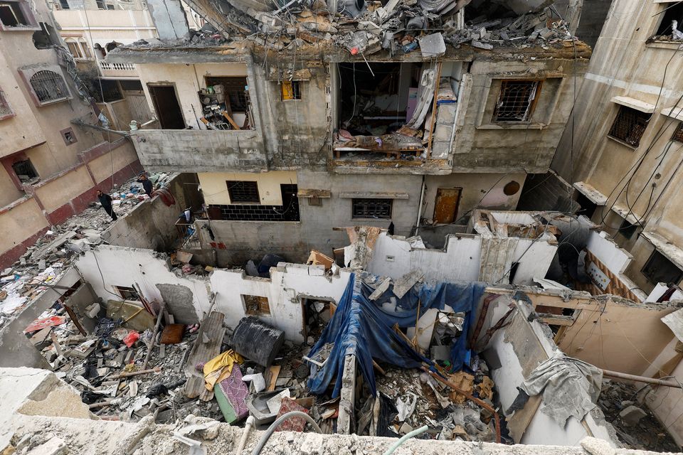Palestinians inspect the site of an Israeli strike on a house, amid the ongoing conflict between Israel and the Palestinian Islamist group Hamas, in Rafah in the southern Gaza Strip February 27, 2024. REUTERS/Mohammed Salem