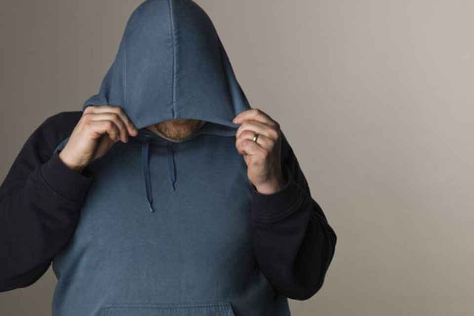 The councillor claimed that a number of recent crimes in the area have been carried out by culprits who cannot be apprehended because they hide their faces with hoodies.