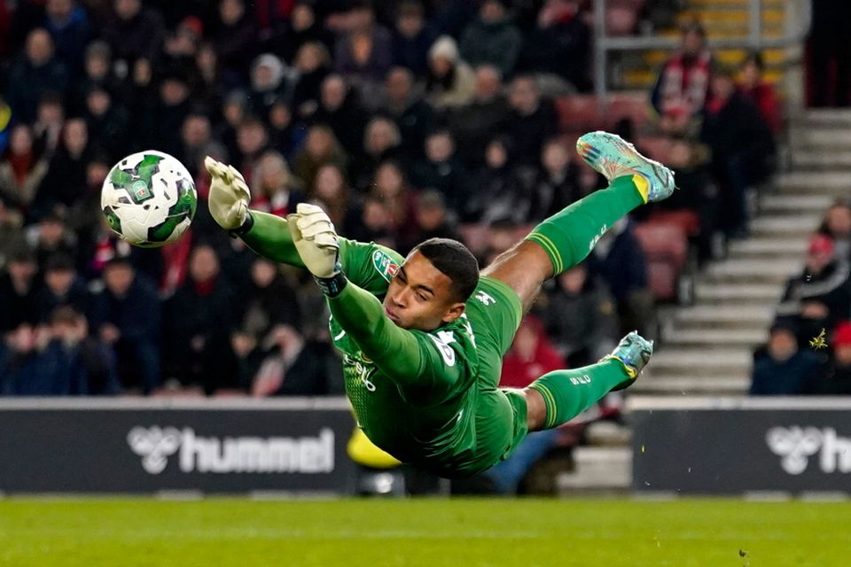 Gavin Bazunu, goleiro irlandês de 19 - Doentes por Futebol