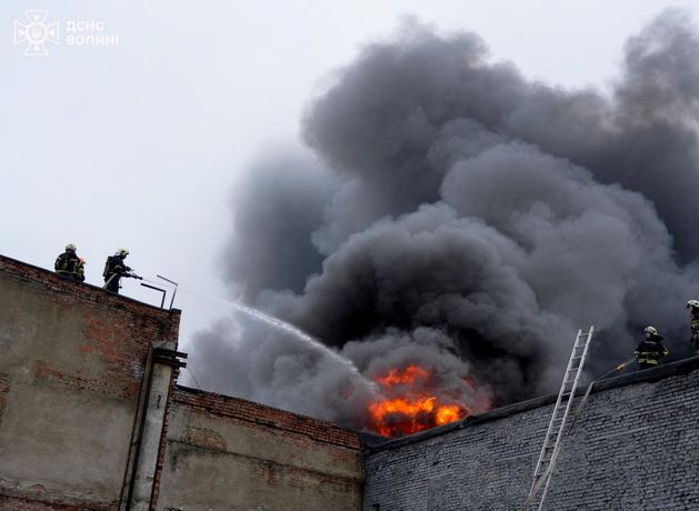 Russian forces claim to have taken full control of Luhansk region