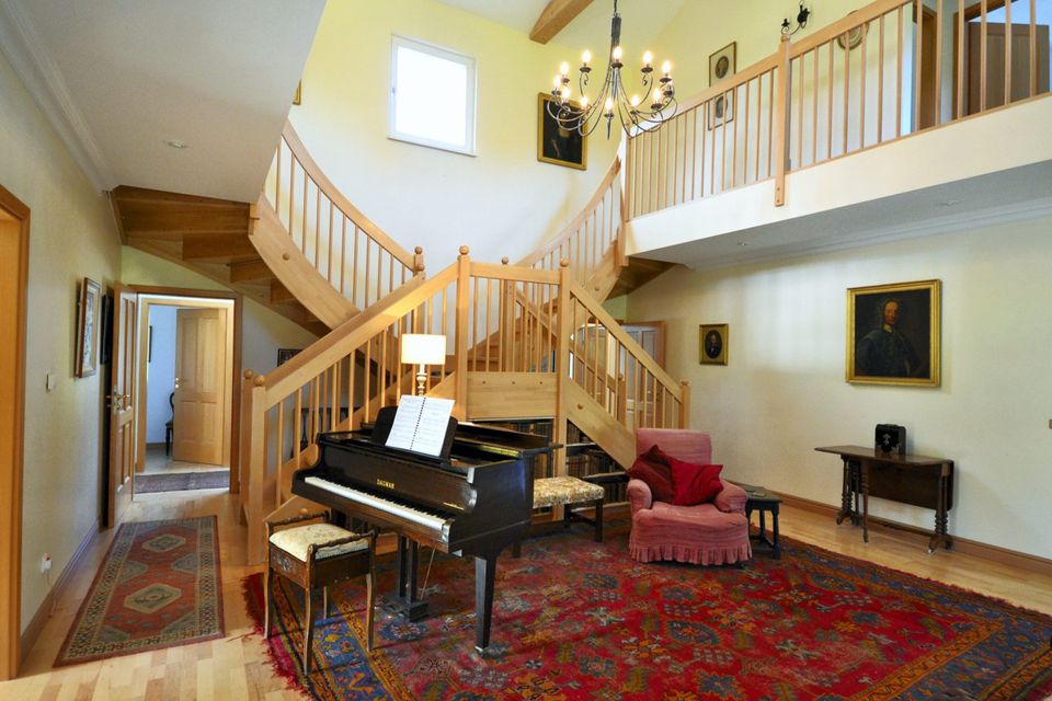 View of the balcony and piano in the reception hall