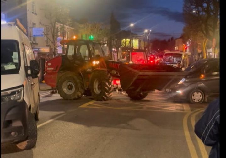 Traditional tunes heard in Wexford as fuel protests hit Gorey Main Street – ‘The Government need to take action’