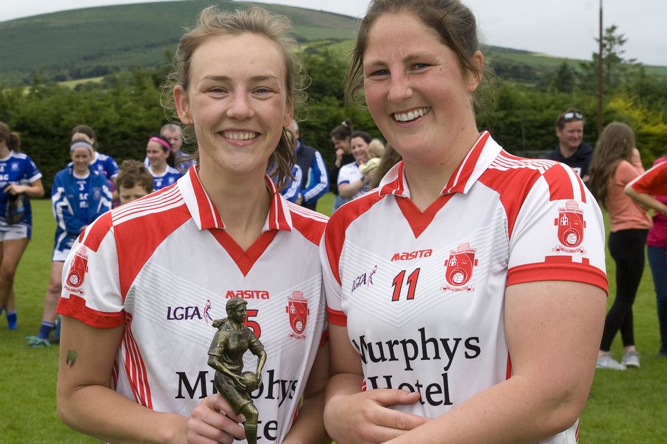 Jessie Byrne receiving the Player of the Tournament trophy from Jackie Kinch.